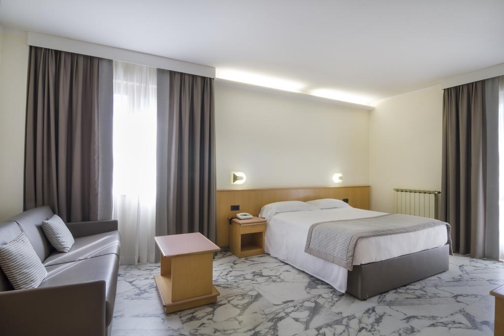 Hotel Mistral Термоли Экстерьер фото