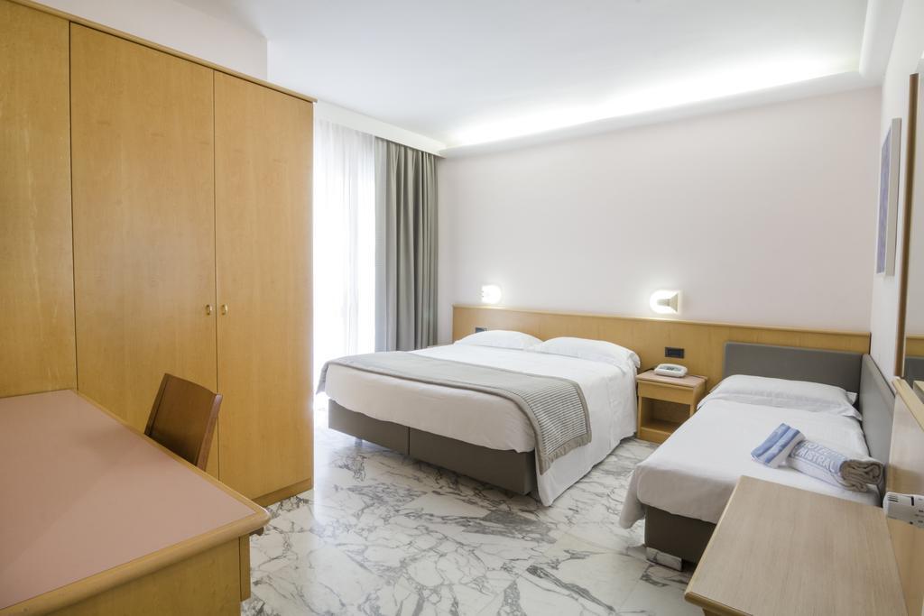 Hotel Mistral Термоли Экстерьер фото